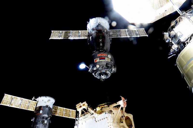 Illustration for article titled Watch LIVE as Astronauts Break Free of the Planet in Space Station Crew Change